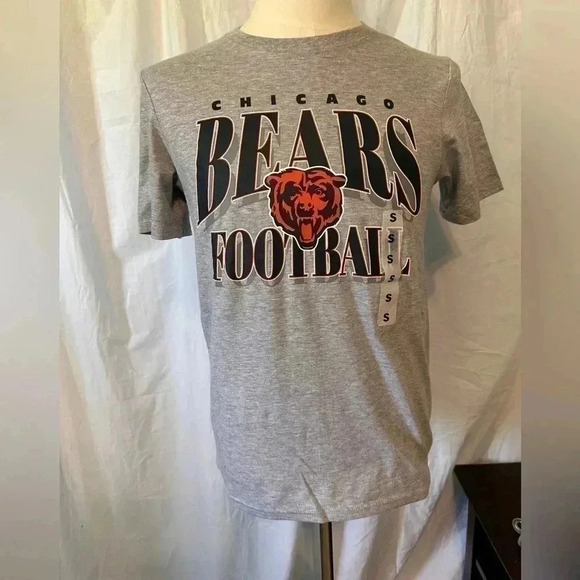 Official TEAM NFL Chicago BEARS Football T-Shirt NWT sz... SMALL - Picture 1 of 5